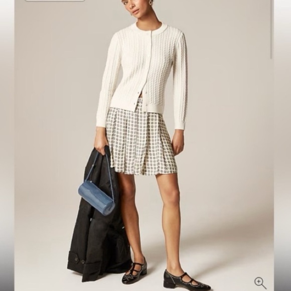 Pleated prep skirt in foulard print